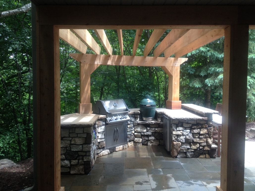 A cozy kitchen enclosed by a pergola.